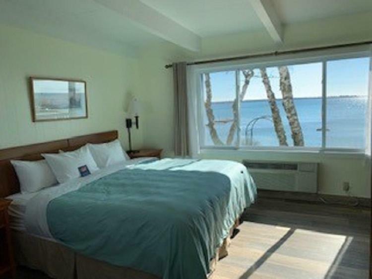 Beachfront Inn Baileys Harbor Exterior photo