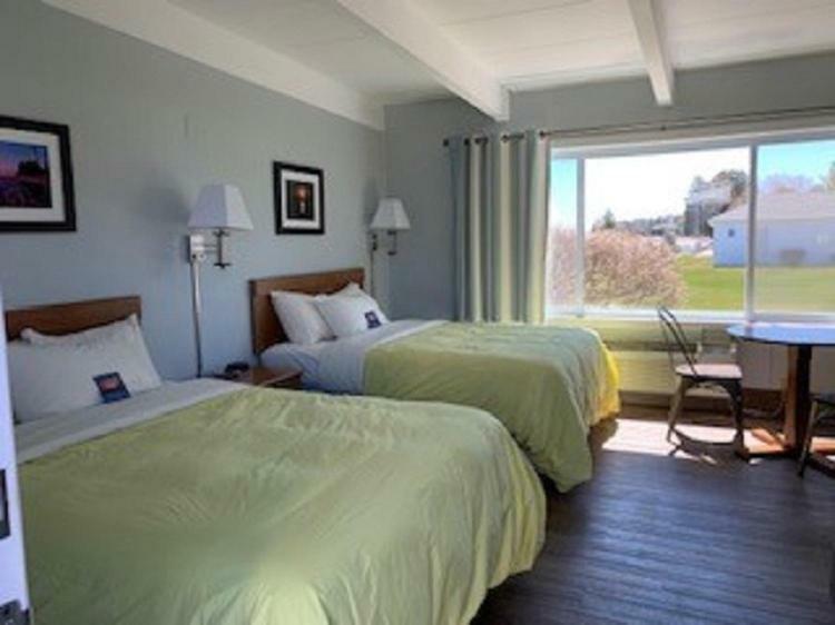 Beachfront Inn Baileys Harbor Exterior photo